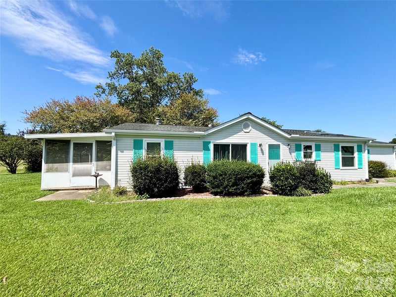 236 Riverwind Dr, Hendersonville, NC 28739