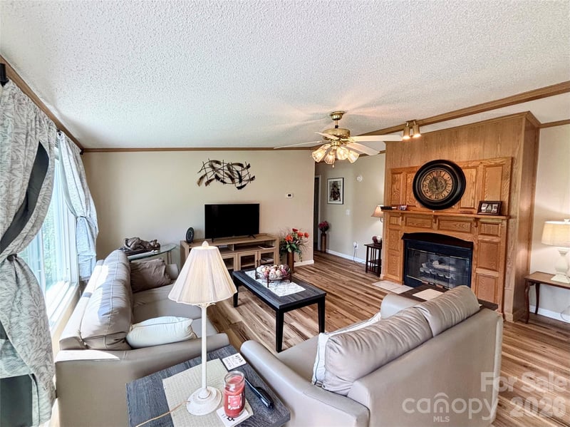 236 Riverwind Dr, Hendersonville, NC 28739