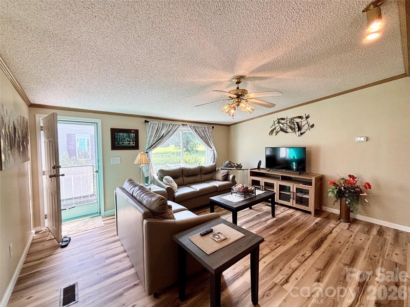 236 Riverwind Dr, Hendersonville, NC 28739