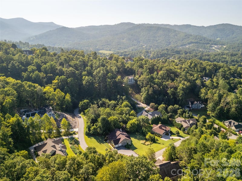 70 Hawtree Ct, Weaverville, NC 28787