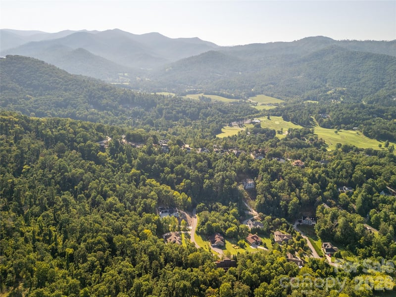 70 Hawtree Ct, Weaverville, NC 28787