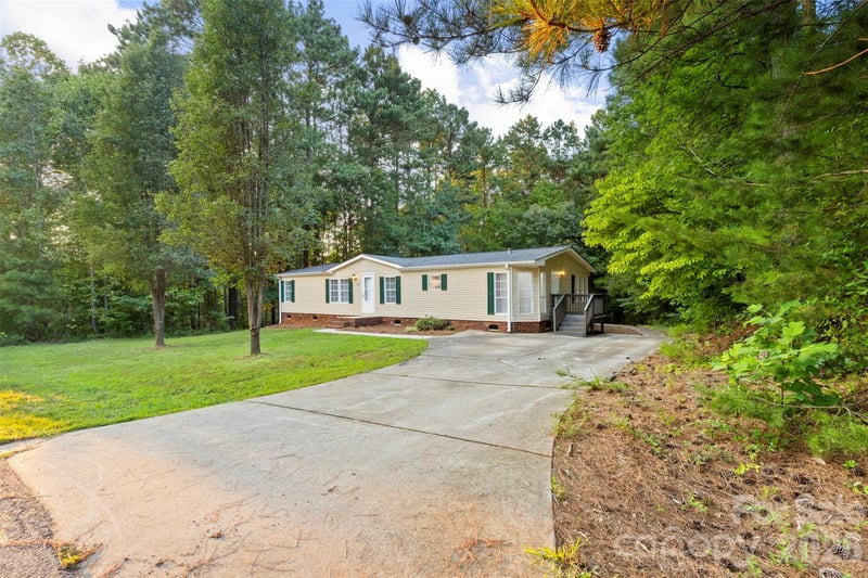 223 Ridge Creek Dr, Troutman, NC 28166