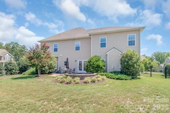 2083 Topaz Pz, Davidson, NC 28036