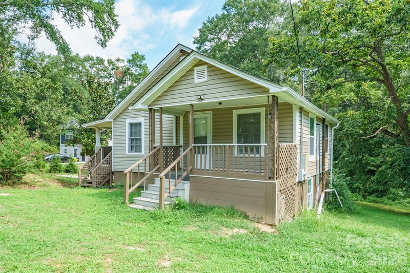 1028 East Dr, Gastonia, NC 28052