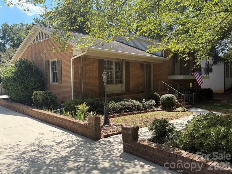 1215 Brockton Ln, Charlotte, NC 28226
