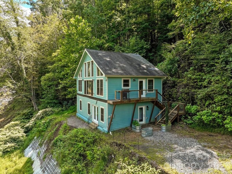 359 Shull Farm Rd, Burnsville, NC 28714