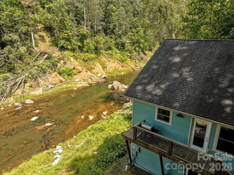 359 Shull Farm Rd, Burnsville, NC 28714