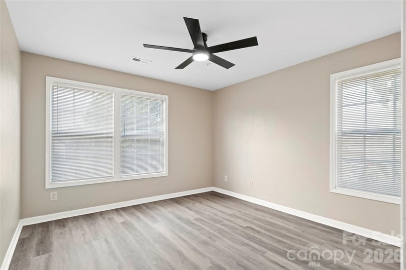 1134 Plaza Walk Dr, Charlotte, NC 28215