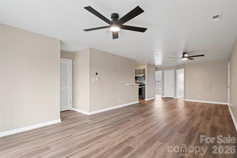 1134 Plaza Walk Dr, Charlotte, NC 28215