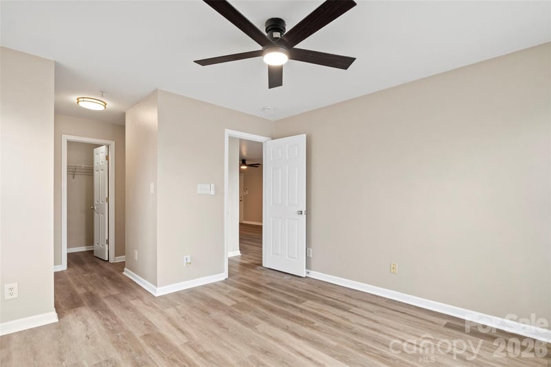 1134 Plaza Walk Dr, Charlotte, NC 28215