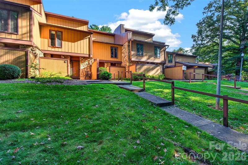 132 Colony Dr, Arden, NC 28704