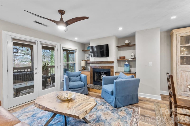 13820 Queens Harbor Rd, Charlotte, NC 28278