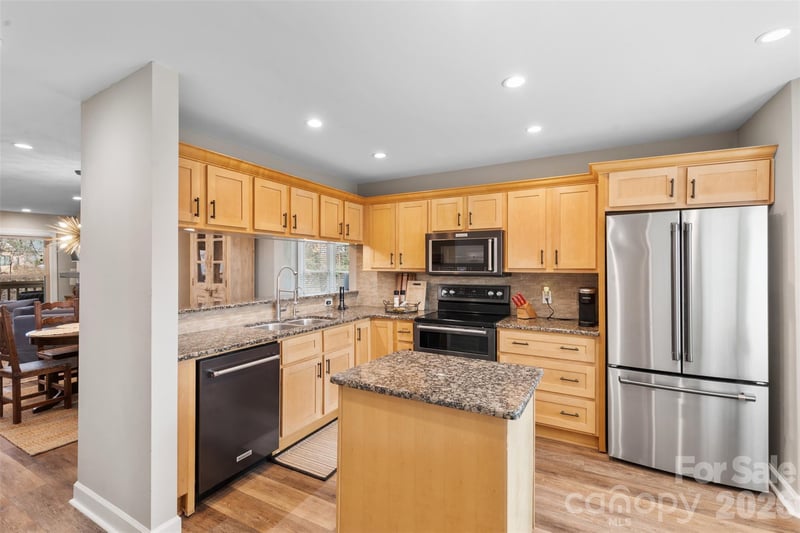 13820 Queens Harbor Rd, Charlotte, NC 28278