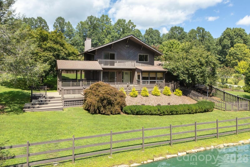 20 Spring Lake Dr, Mills River, NC 28759