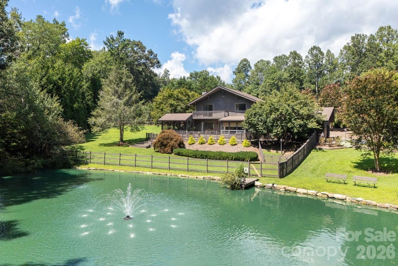 20 Spring Lake Dr, Mills River, NC 28759