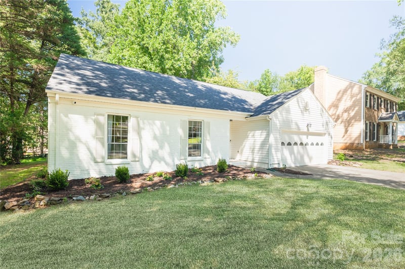 8805 Golf Ridge Dr, Charlotte, NC 28277