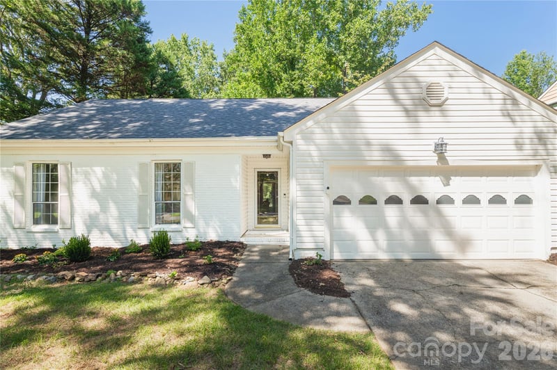 8805 Golf Ridge Dr, Charlotte, NC 28277