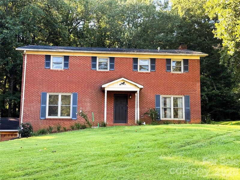 301 Starmount Dr, Statesville, NC 28677