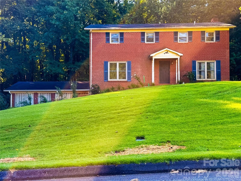 301 Starmount Dr, Statesville, NC 28677