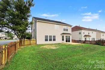 4022 Houldsworth Dr, Charlotte, NC 28213