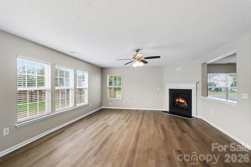 4022 Houldsworth Dr, Charlotte, NC 28213