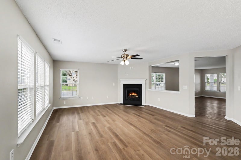 4022 Houldsworth Dr, Charlotte, NC 28213