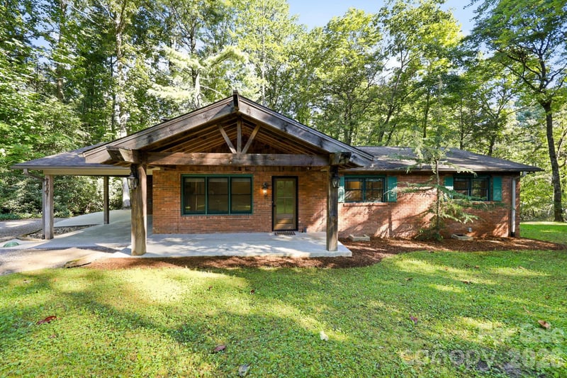 151 Ridgewood Acres Dr, Hendersonville, NC 28792