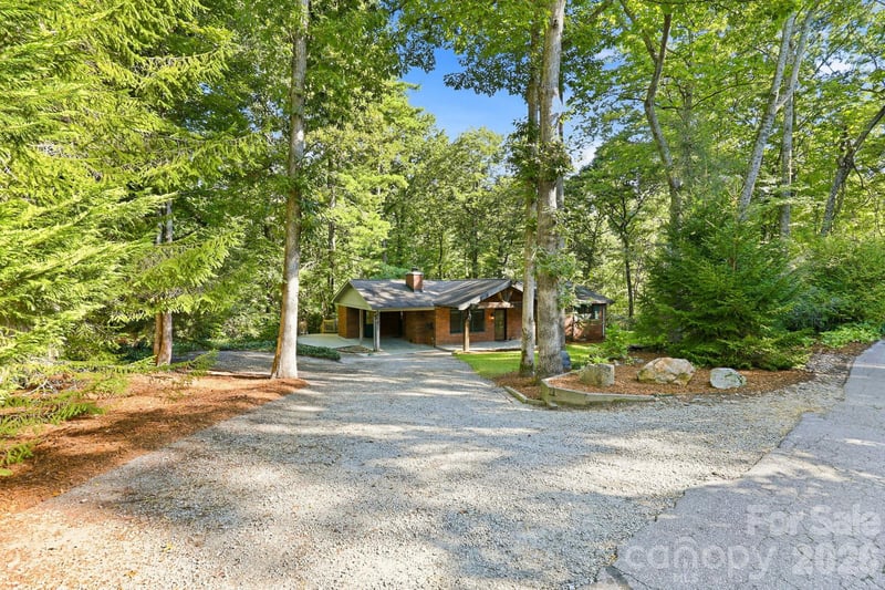 151 Ridgewood Acres Dr, Hendersonville, NC 28792