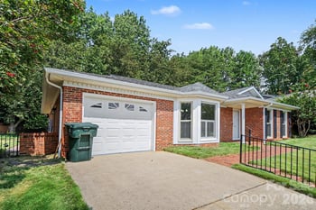 1912 Wexford Ct, Gastonia, NC 28054
