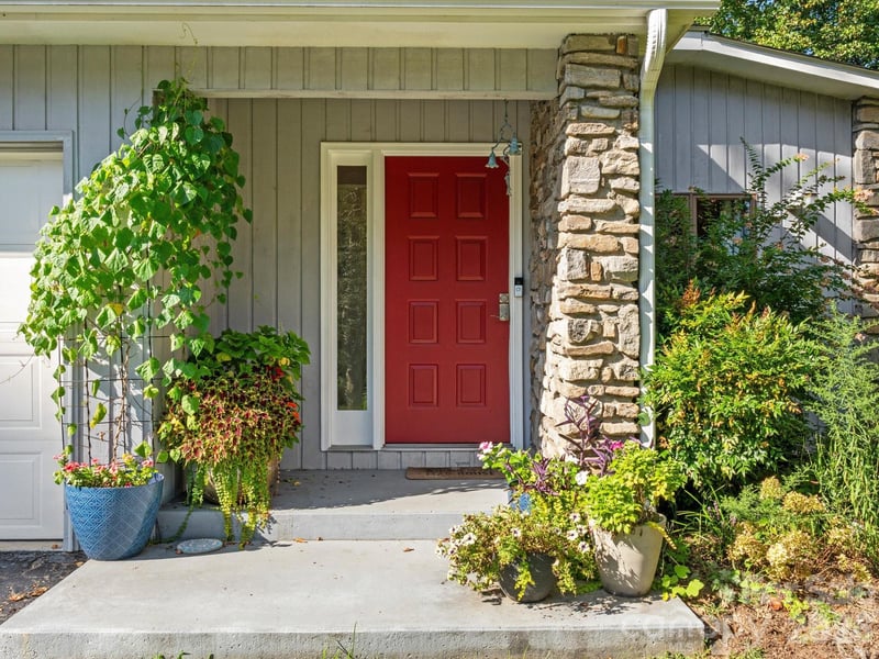 110 Aurora Dr, Asheville, NC 28805