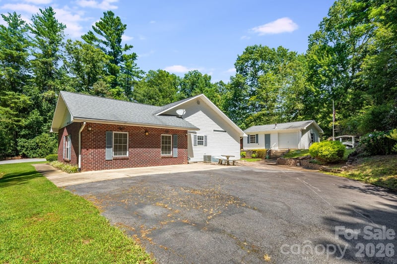 225 Arbor Ln, Hendersonville, NC 28791