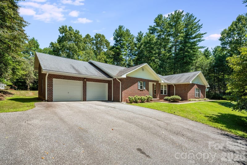 225 Arbor Ln, Hendersonville, NC 28791