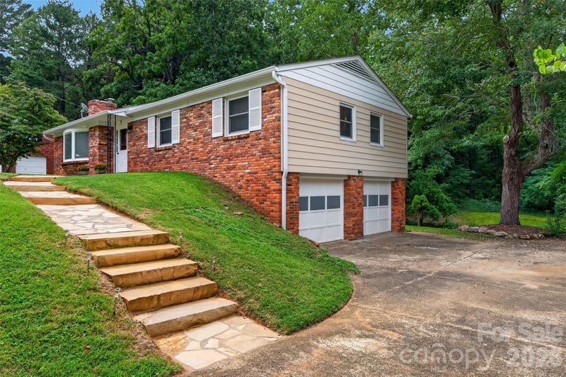 7 Mountainbrook Rd, Asheville, NC 28805