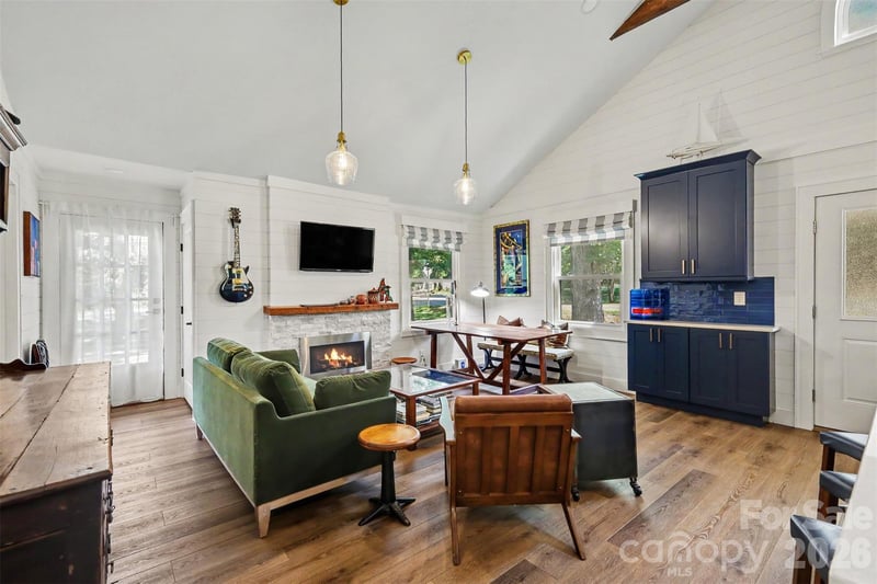801 W Catawba Ave, Mount Holly, NC 28120