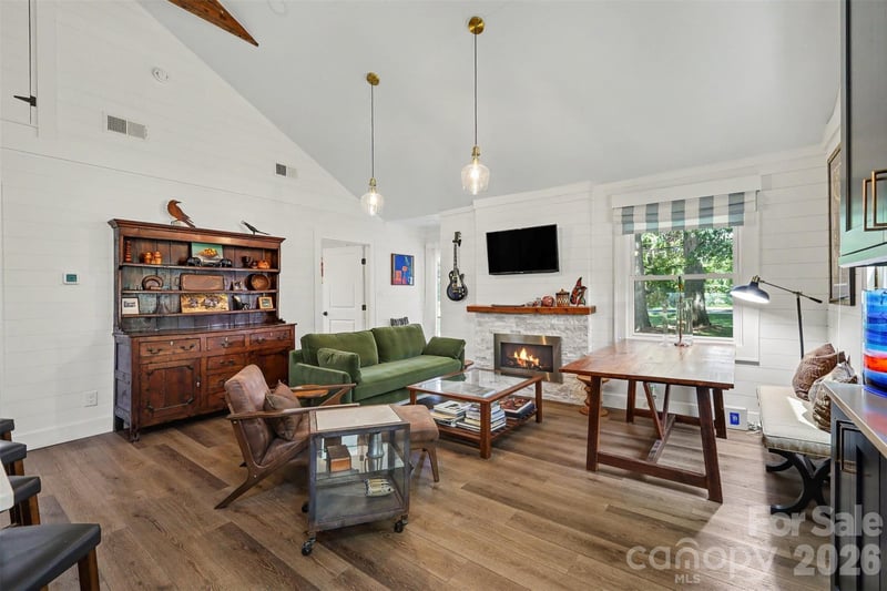 801 W Catawba Ave, Mount Holly, NC 28120