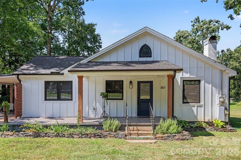 801 W Catawba Ave, Mount Holly, NC 28120