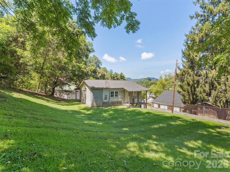24 Vine St, Canton, NC 28716