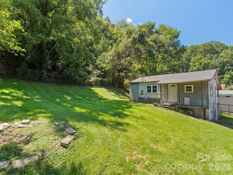 24 Vine St, Canton, NC 28716