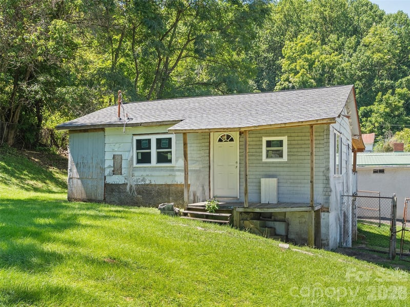 24 Vine St, Canton, NC 28716