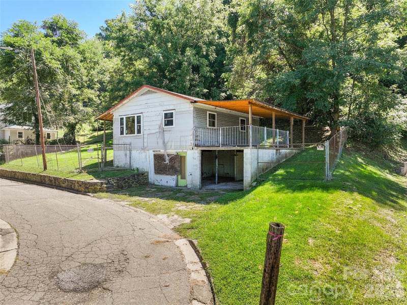 24 Vine St, Canton, NC 28716