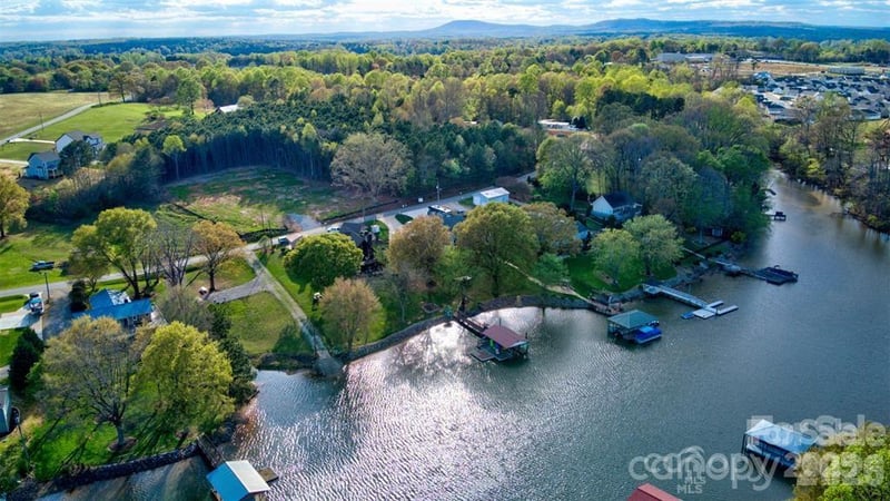4279 Candlewood Dr, Sherrills Ford, NC 28673
