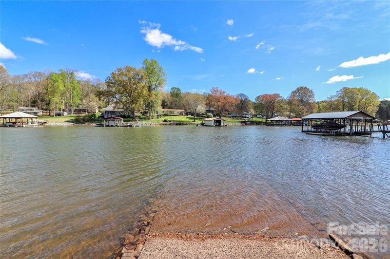 4279 Candlewood Dr, Sherrills Ford, NC 28673
