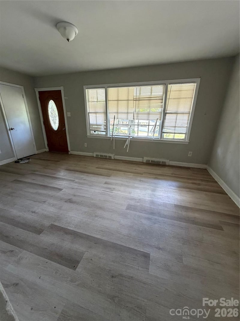 4731 Hidden Valley Rd, Charlotte, NC 28213
