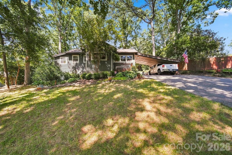 1068 5th Avenue Ct NW, Hickory, NC 28601