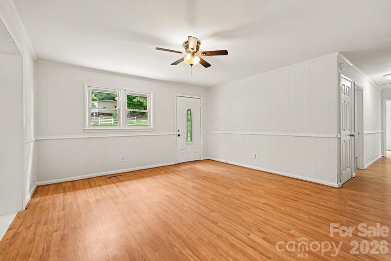 6338 Fairlane St, Hickory, NC 28602