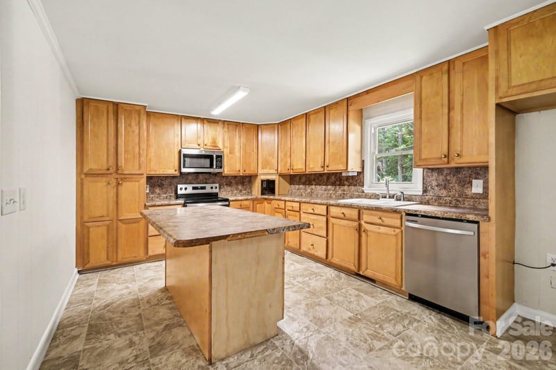 6338 Fairlane St, Hickory, NC 28602