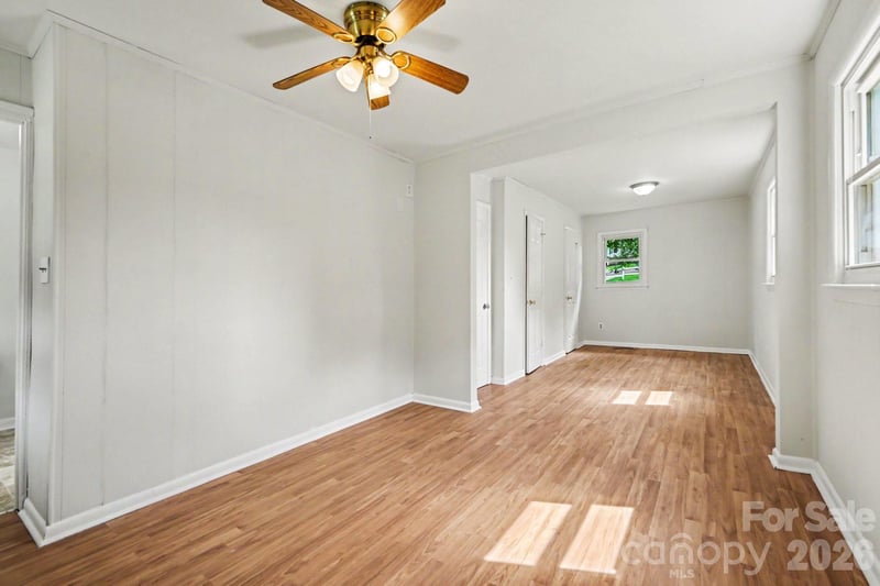6338 Fairlane St, Hickory, NC 28602