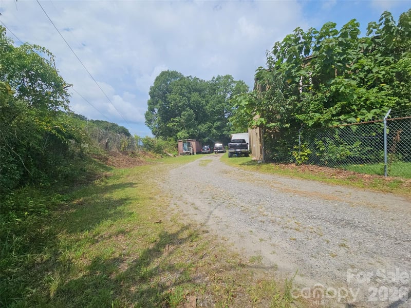 522 Buckeye Access Rd, Swannanoa, NC 28778