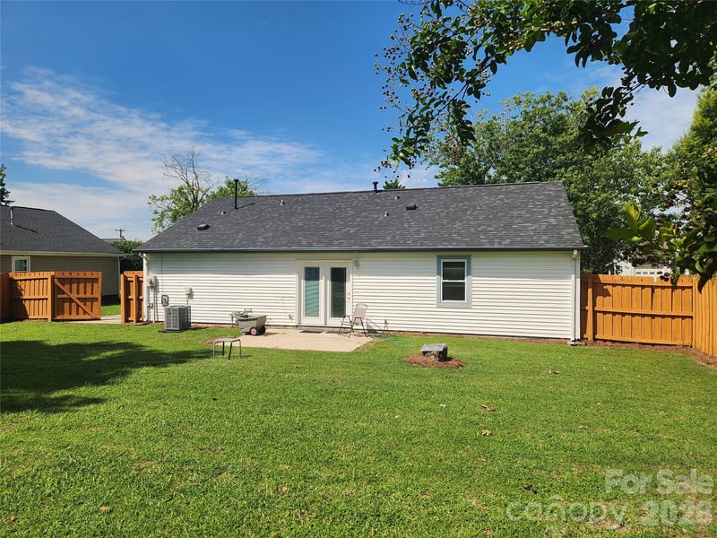 11318 Treebark Dr, Pineville, NC 28134