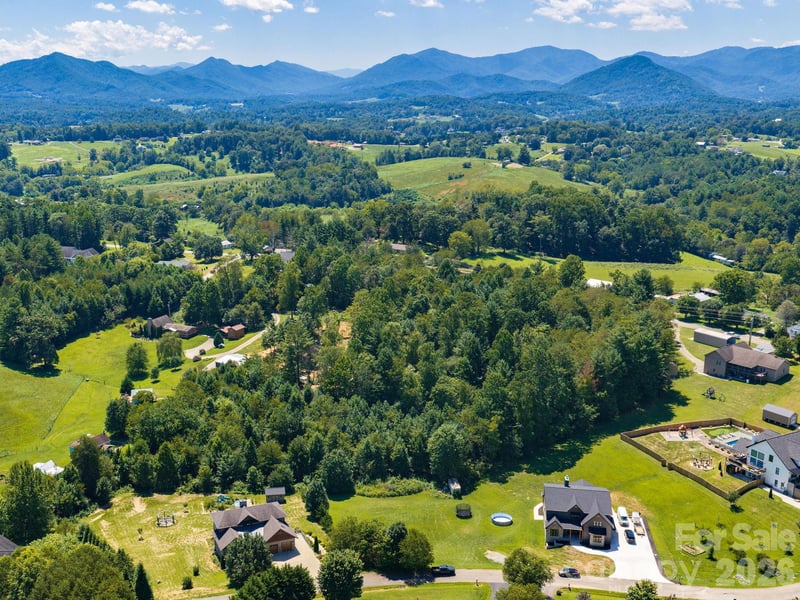23 Ridge Glen Ln, Leicester, NC 28748